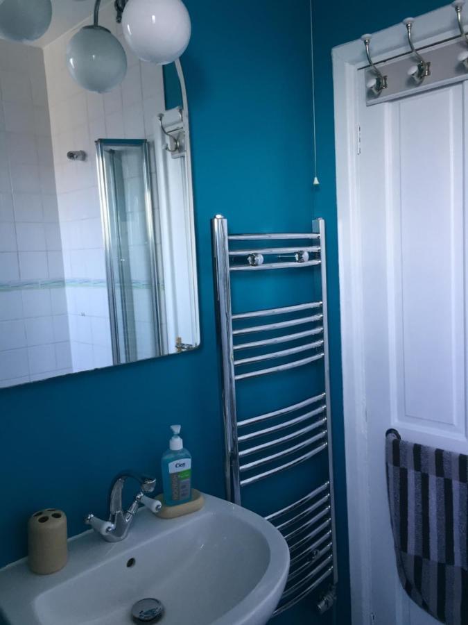 Lovely Three Bedroomed House, Parking 2 Cars London Eksteriør billede
