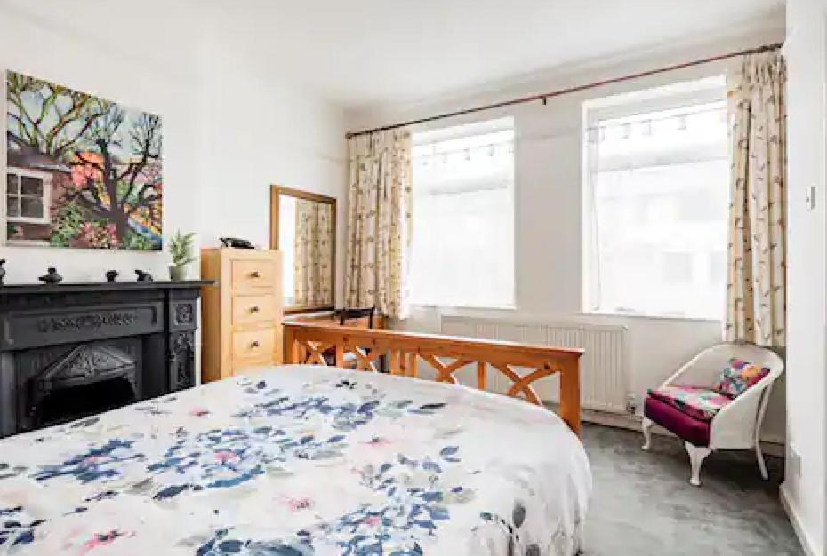 Lovely Three Bedroomed House, Parking 2 Cars London Eksteriør billede