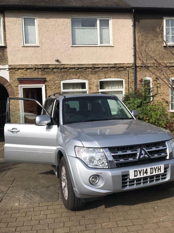 Lovely Three Bedroomed House, Parking 2 Cars London Eksteriør billede