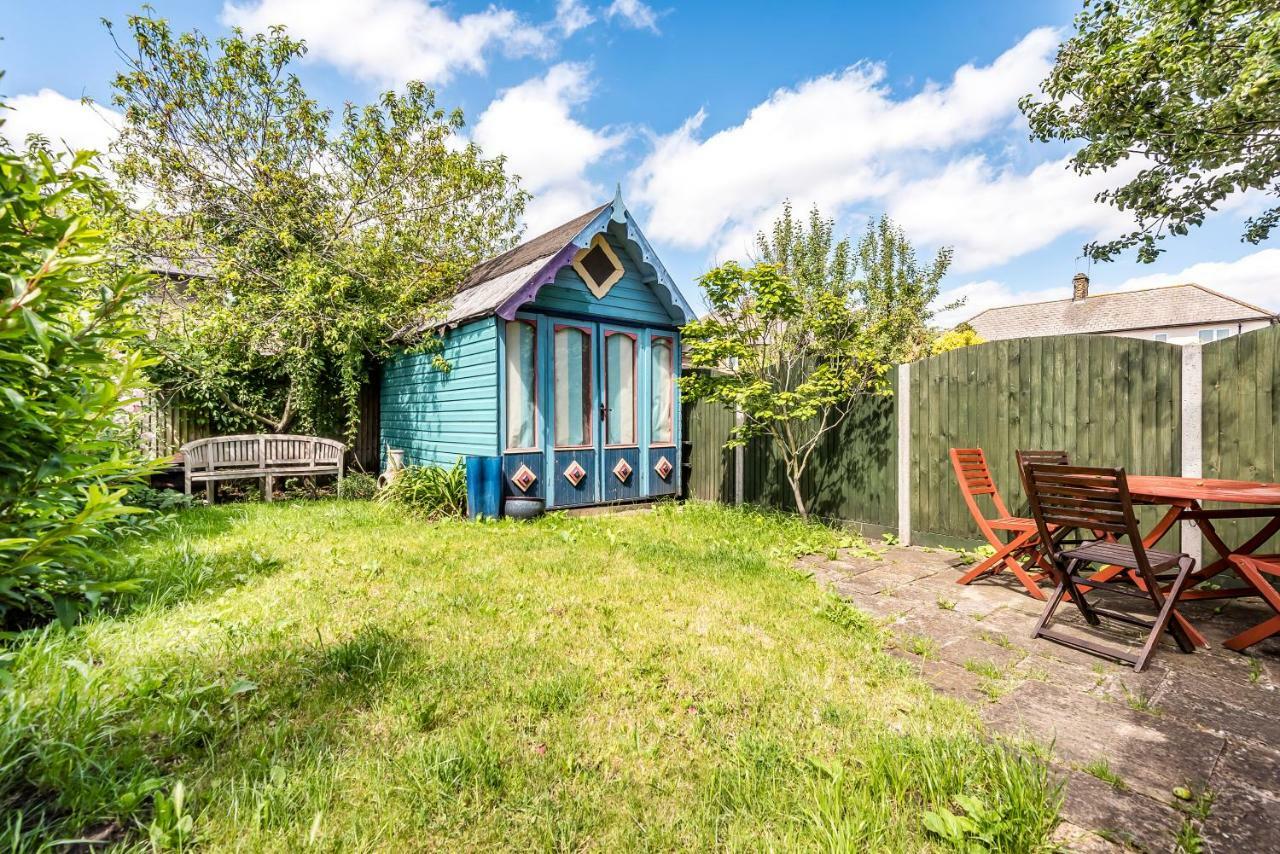 Lovely Three Bedroomed House, Parking 2 Cars London Eksteriør billede